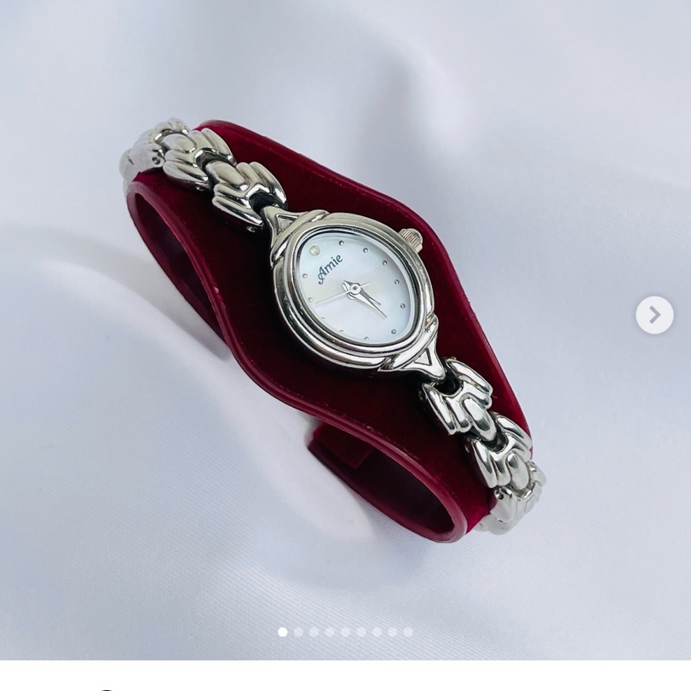 Amie Elegant Silver Timepiece - Picture 2 of 8